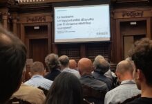 Slide di Beatrice Petrovich con il logo Ember proiettata nell'Archivio Antico di Palazzo Bo durante la serata sulle batterie e l'accumulo energetico, 8 ottobre 2026