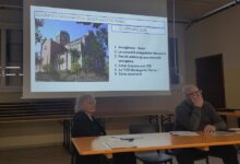 Serata informativa della CER Montegrotto Terme 1 al Patronato San Pietro, 22 ottobre 2026: due relatori al tavolo davanti alla slide con il programma