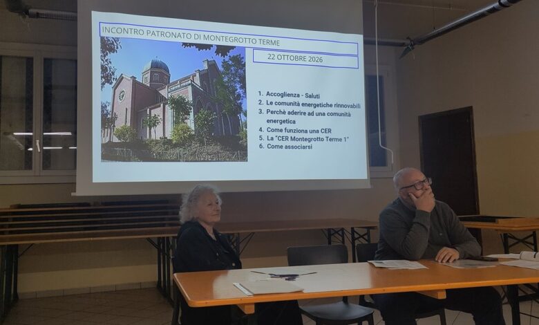 Serata informativa della CER Montegrotto Terme 1 al Patronato San Pietro, 22 ottobre 2026: due relatori al tavolo davanti alla slide con il programma