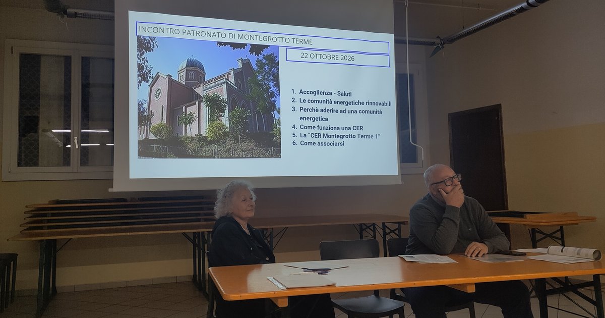 Serata informativa della CER Montegrotto Terme 1 al Patronato San Pietro, 22 ottobre 2026: due relatori al tavolo davanti alla slide con il programma