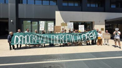 Sit-in del Movimento Nazionale CERS davanti al Ministero dell'ambiente a Roma, con lo striscione «Democrazia energetica ora!», 16 giugno 2026