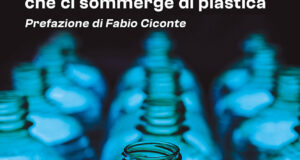 Copertina del libro Imbottigliati di Luca Martinelli, Altreconomia 2026