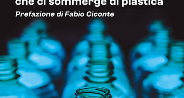 Copertina del libro Imbottigliati di Luca Martinelli, Altreconomia 2026