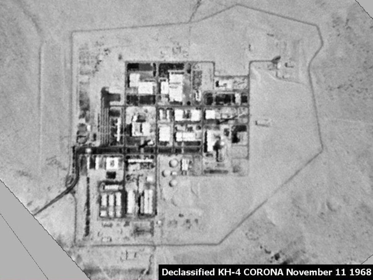 Immagine satellitare del reattore nucleare di Dimona nel deserto del Negev in Israele, usato per produrre plutonio militare