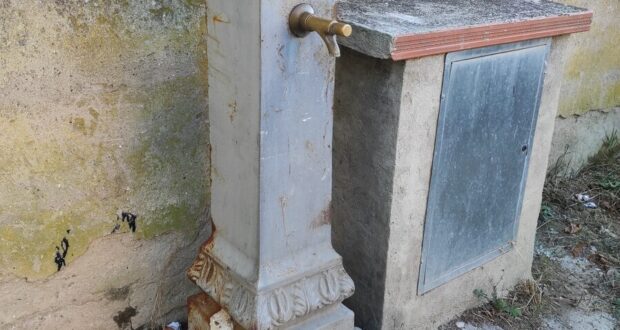 Una fontanella pubblica di acqua potabile in Italia