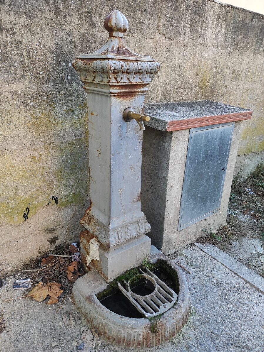 Una fontanella pubblica di acqua potabile in Italia