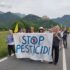Striscione Marcia Stop Pesticidi con Castelbrando e il borgo di Cison di Valmarino sullo sfondo, decima edizione del 10 maggio 2026