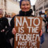 Manifestazione Peace Now Londra 2023 con striscione «NATO is the problem - Not the answer»
