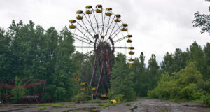 La ruota panoramica abbandonata nel parco divertimenti di Pripyat nella zona di esclusione di Chernobyl