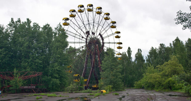 La ruota panoramica abbandonata nel parco divertimenti di Pripyat nella zona di esclusione di Chernobyl