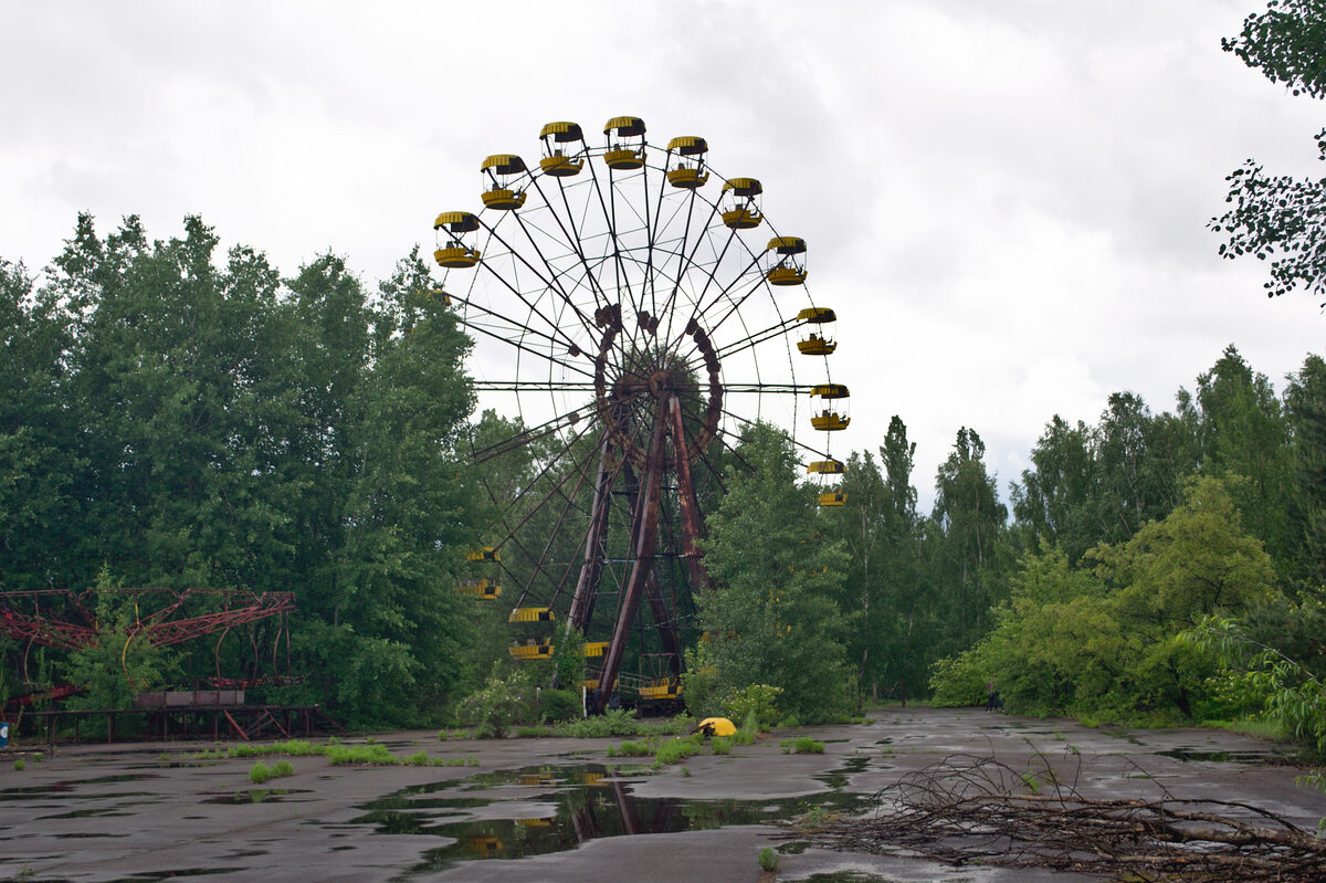 La ruota panoramica abbandonata nel parco divertimenti di Pripyat nella zona di esclusione di Chernobyl