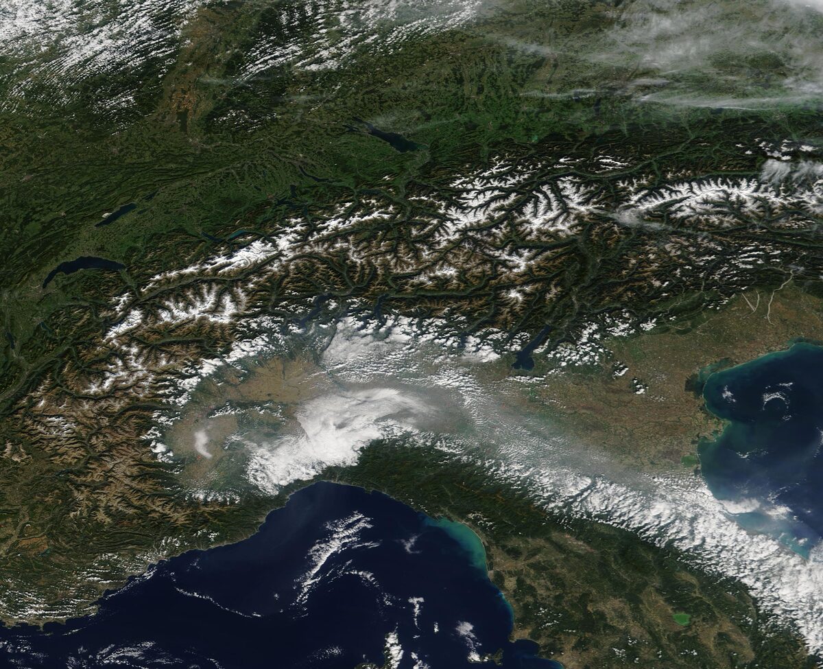 La Pianura Padana dal satellite NASA coperta da smog