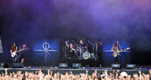 Gli Stratovarius sul palco del Wacken Open Air 2022, la band power metal finlandese che canta la crisi climatica