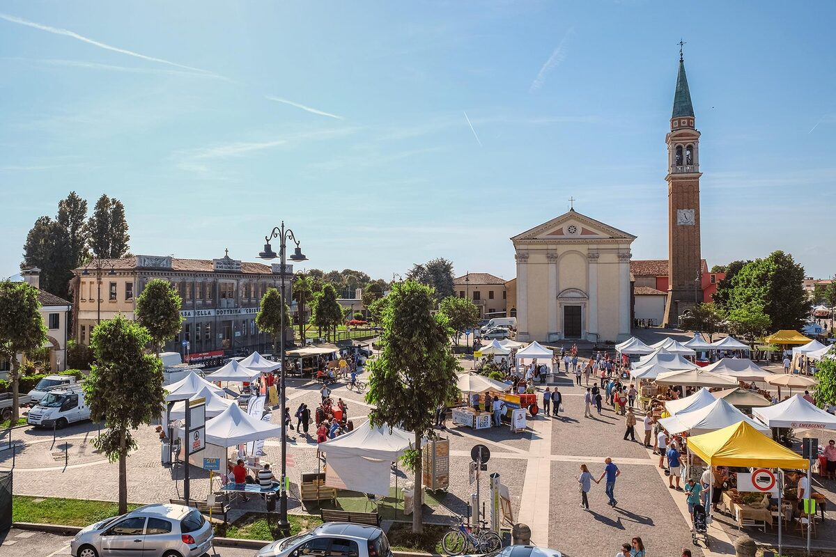 Piazza Marconi a Vigonovo, centro del comune veneziano che ha promosso CERSolidale 887
